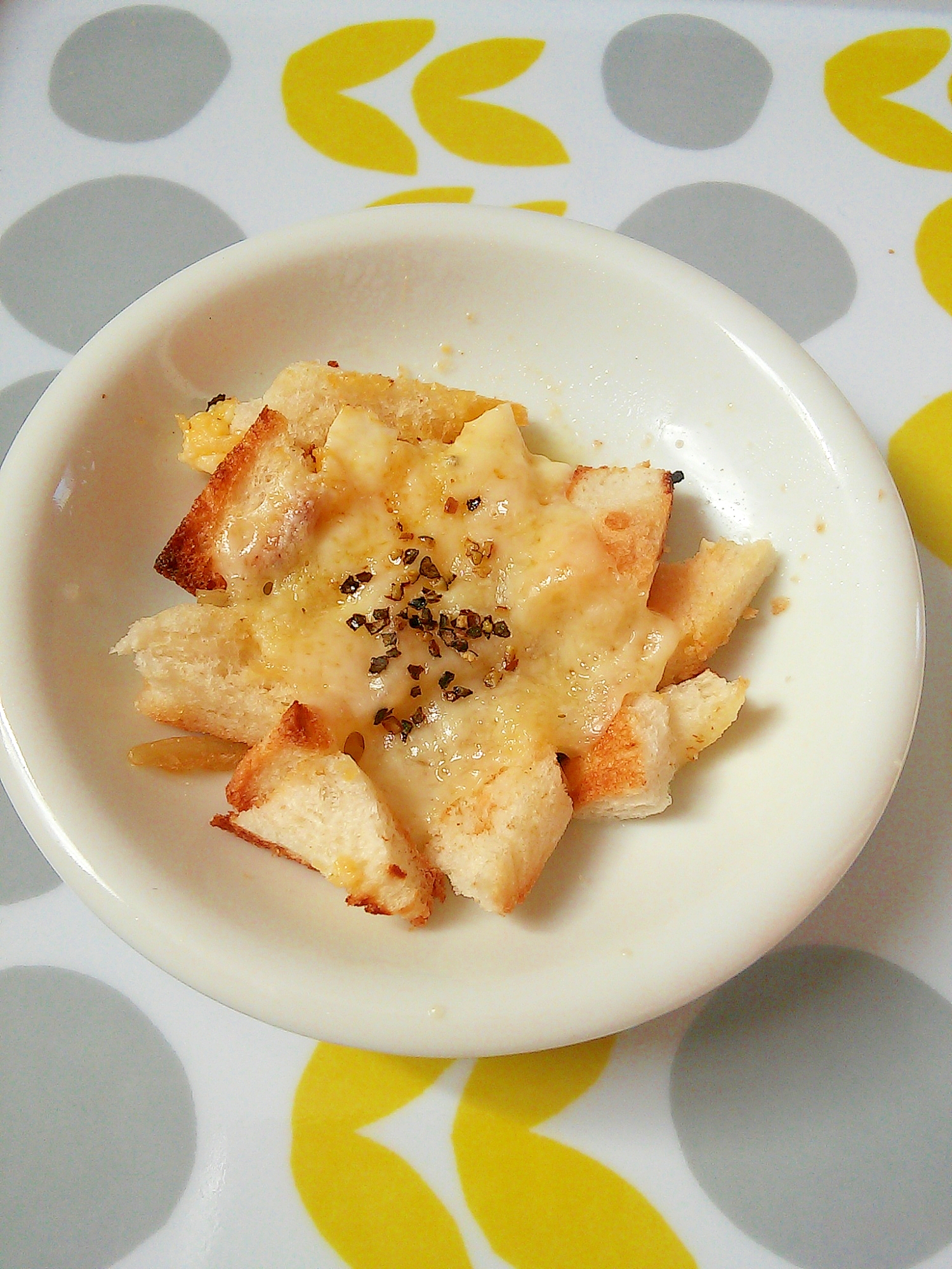 パンの耳アレンジ 玉ねぎたまごマヨペッパーチーズ レシピ 作り方 By みずたまsweet 楽天レシピ