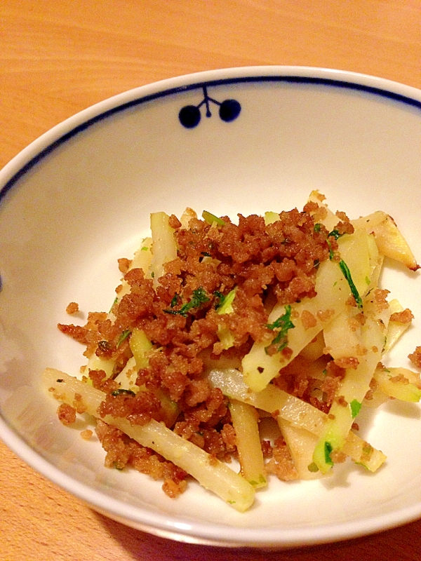 コールラビと合いびき肉の炒め物