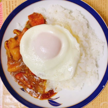 目玉焼きカレーどんぶり