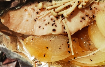 鮭のホイル焼き（葉玉ねぎと椎茸他…入り）