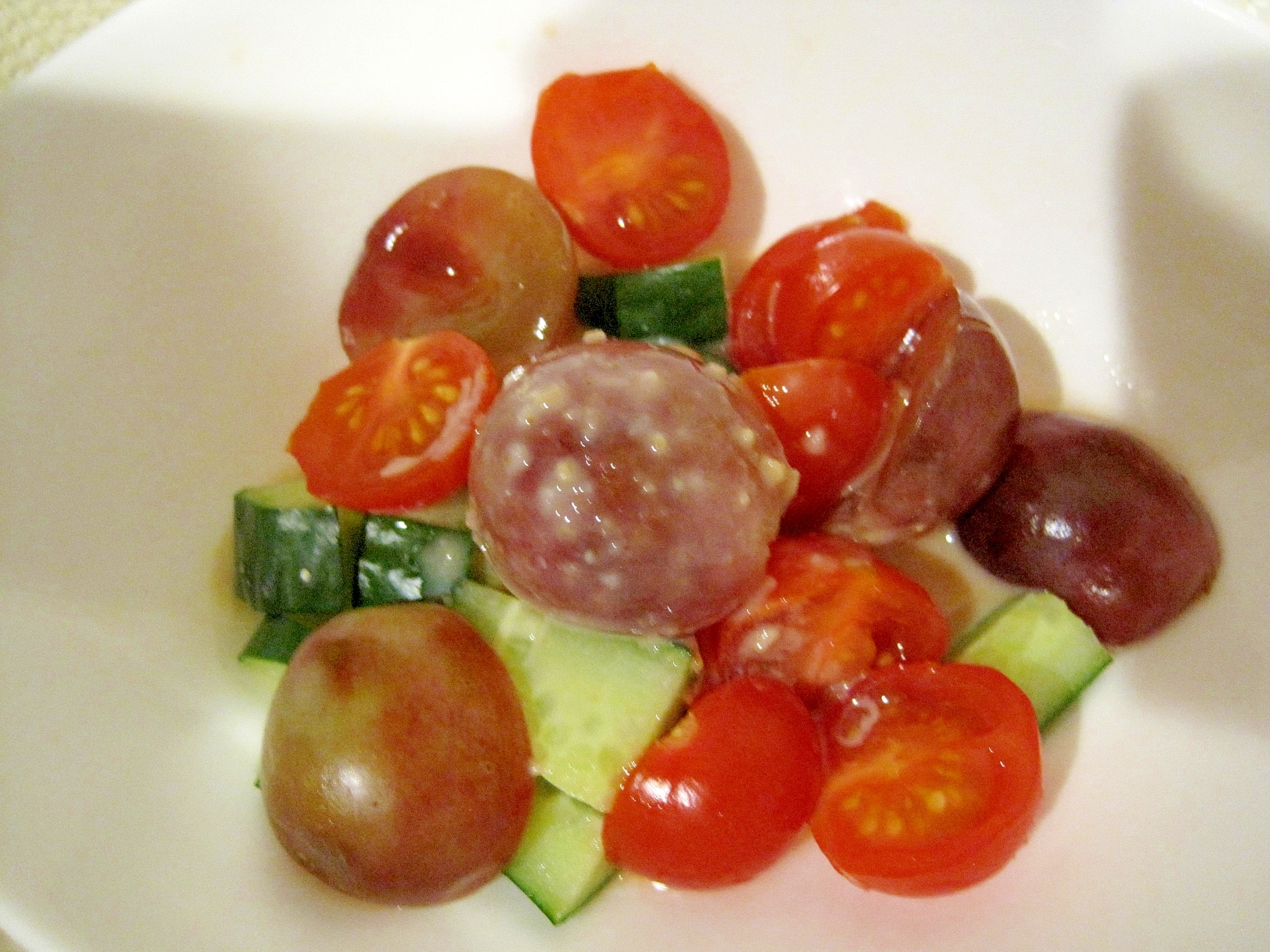 ミニトマトとレッドグローブのサラダ