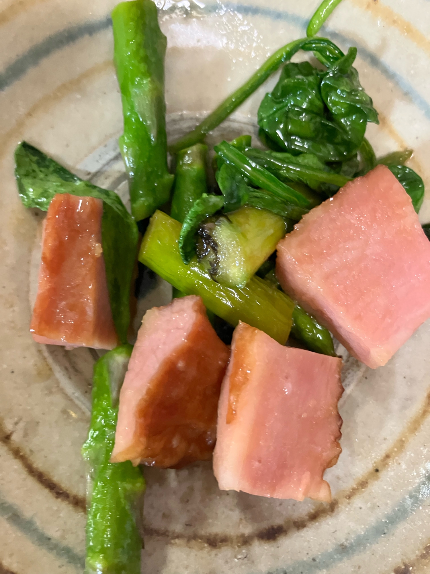 ブロックベーコンとアスパラの炒め物