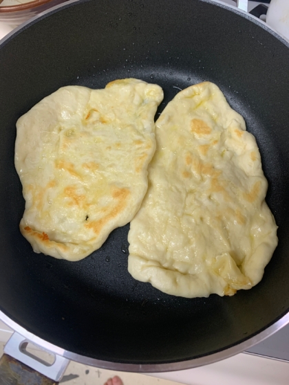 フライパンで焼けちゃう！チーズ入りナン☆