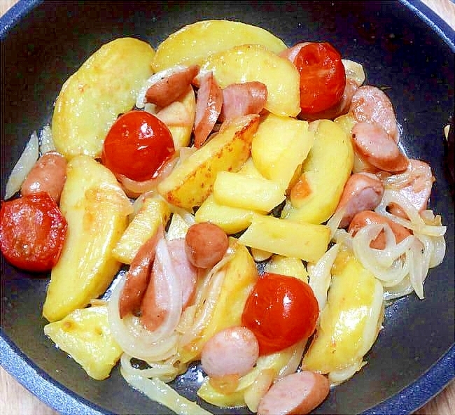 プチトマト入りのジャーマンポテト