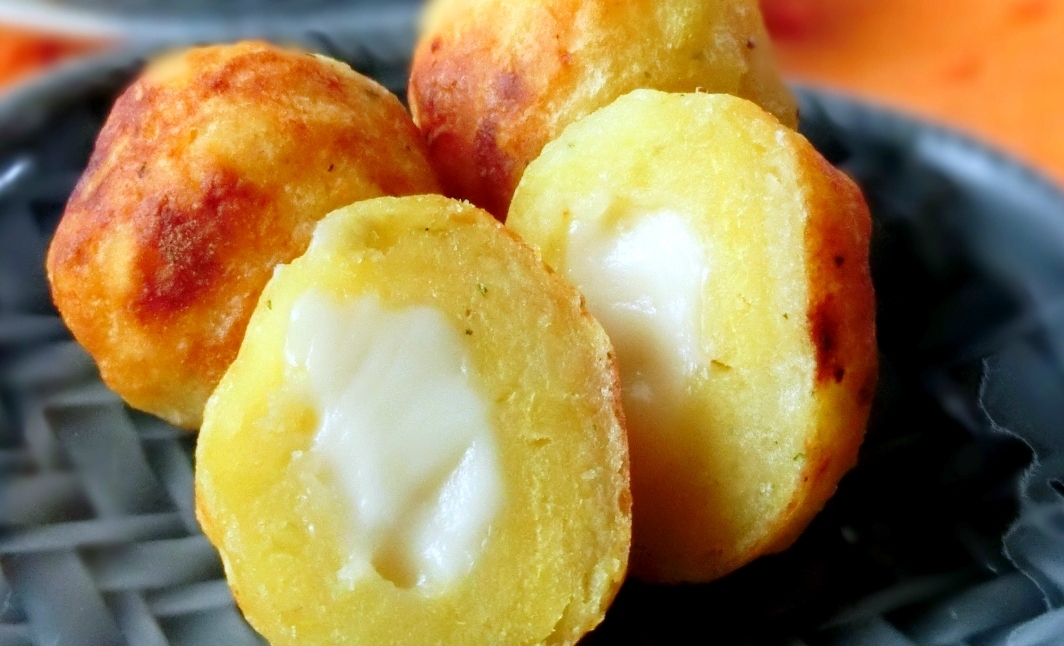 もちもち食感がたまらない じゃがいもで簡単おやつを作ってみない デイリシャス 楽天レシピ もちもち食感がたまらない じゃがいもで簡単おやつを作ってみない デイリシャス 楽天レシピ