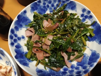 ほうれん草とベーコンの炒め物