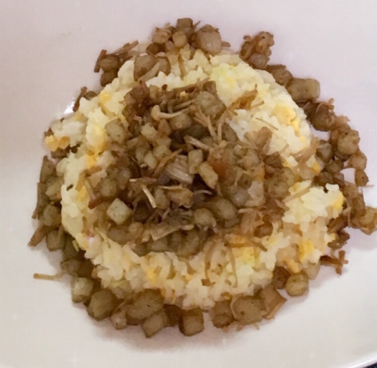 卵と高菜の醤油が香ばしいピラフ(๑•؎ •)