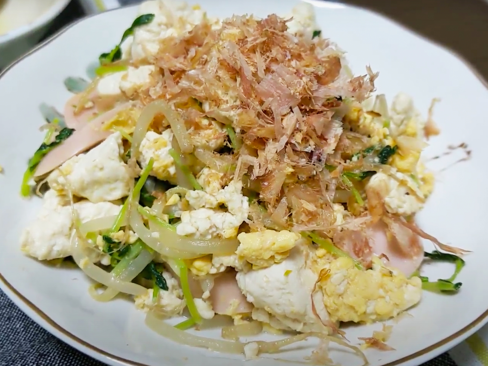 余り物活用！豆腐と豆苗のチャンプルー