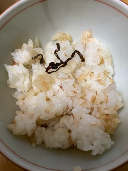 かつお節と塩昆布天かすの混ぜご飯