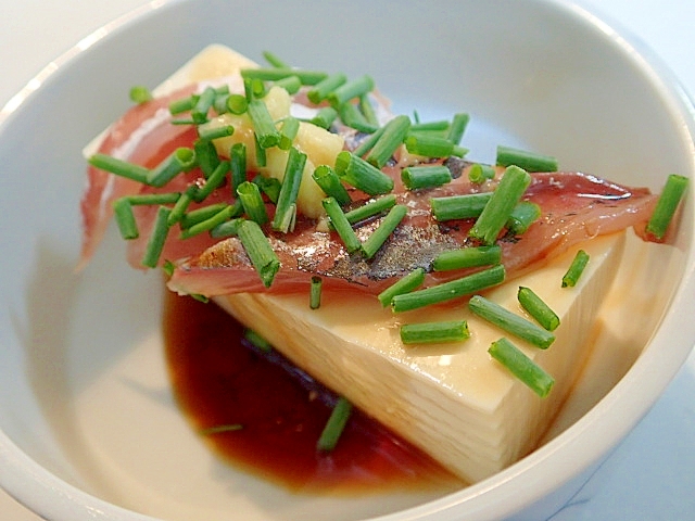 胡麻油香る　鯵の刺身の冷奴♬