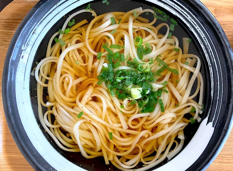 富山県☆氷見うどんのかけうどん☆温かい素うどん