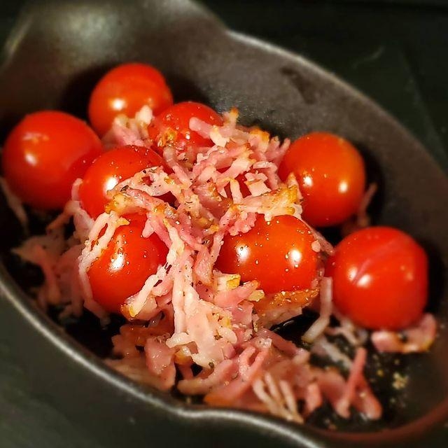ミニトマトとベーコンの簡単焼き