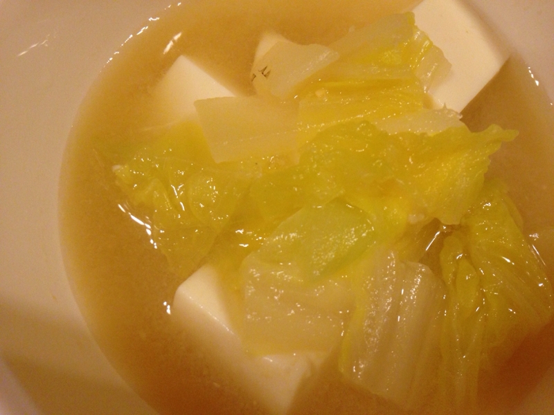 白菜とかぶと豆腐のコンソメ味噌スープ