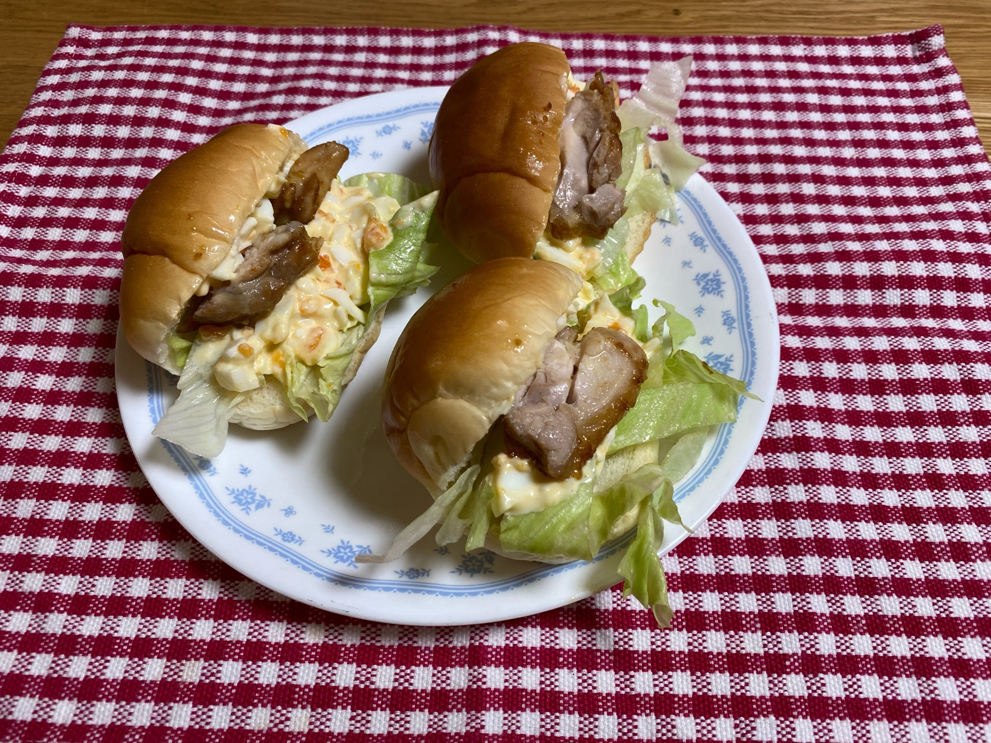 照り焼きチキンと卵のロールサンド