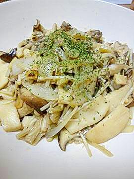 いろいろキノコのバター炒め