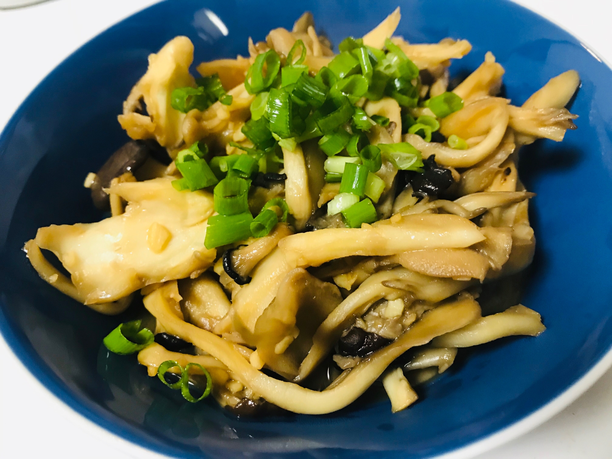 簡単おつまみ!舞茸と平茸のガリバタ醤油炒め♫