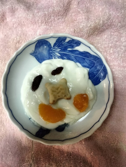 今日のヨーグルト♡ミャクミャク菓子&みかんレーズン