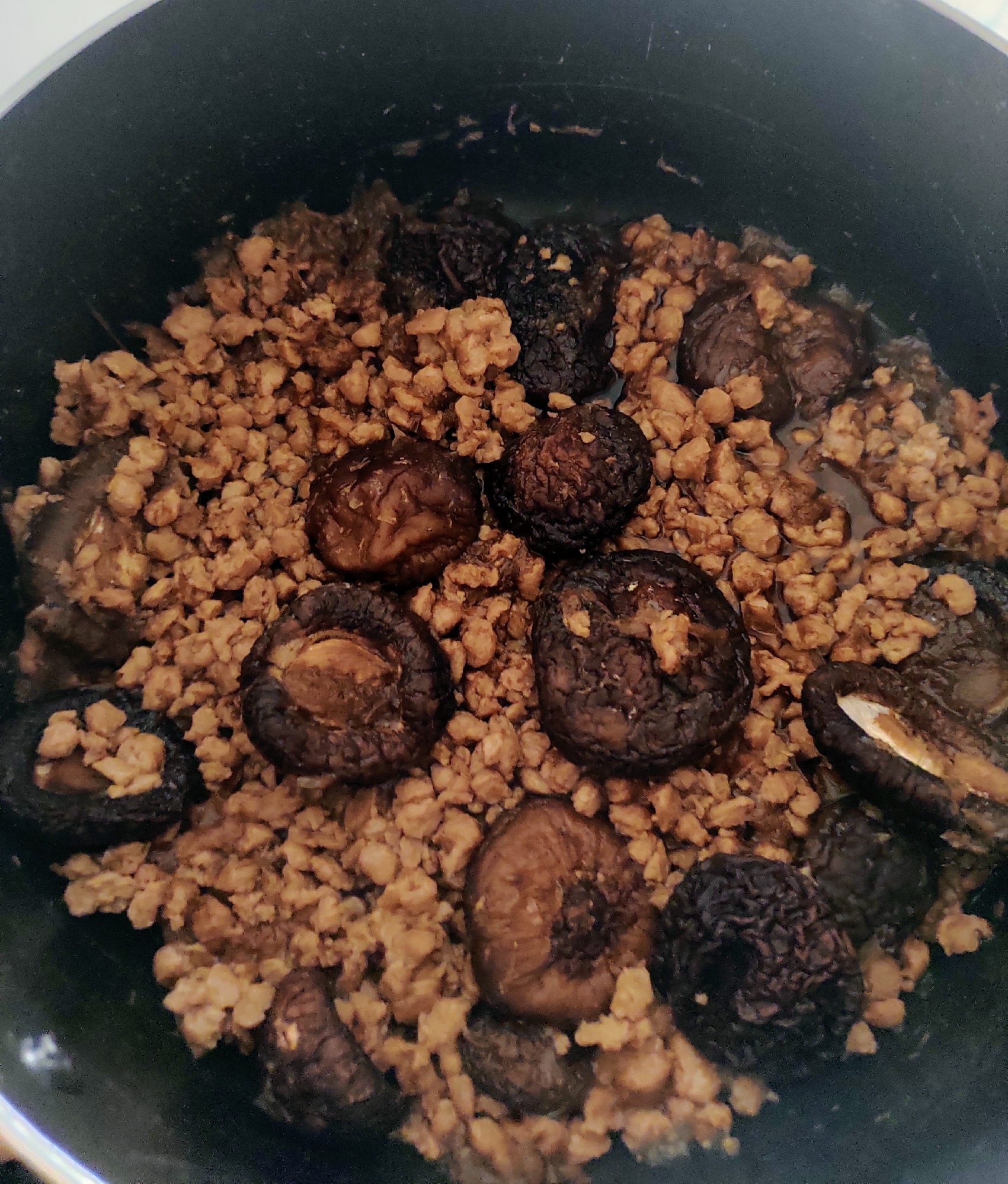 大豆ミートとしいたけの煮物