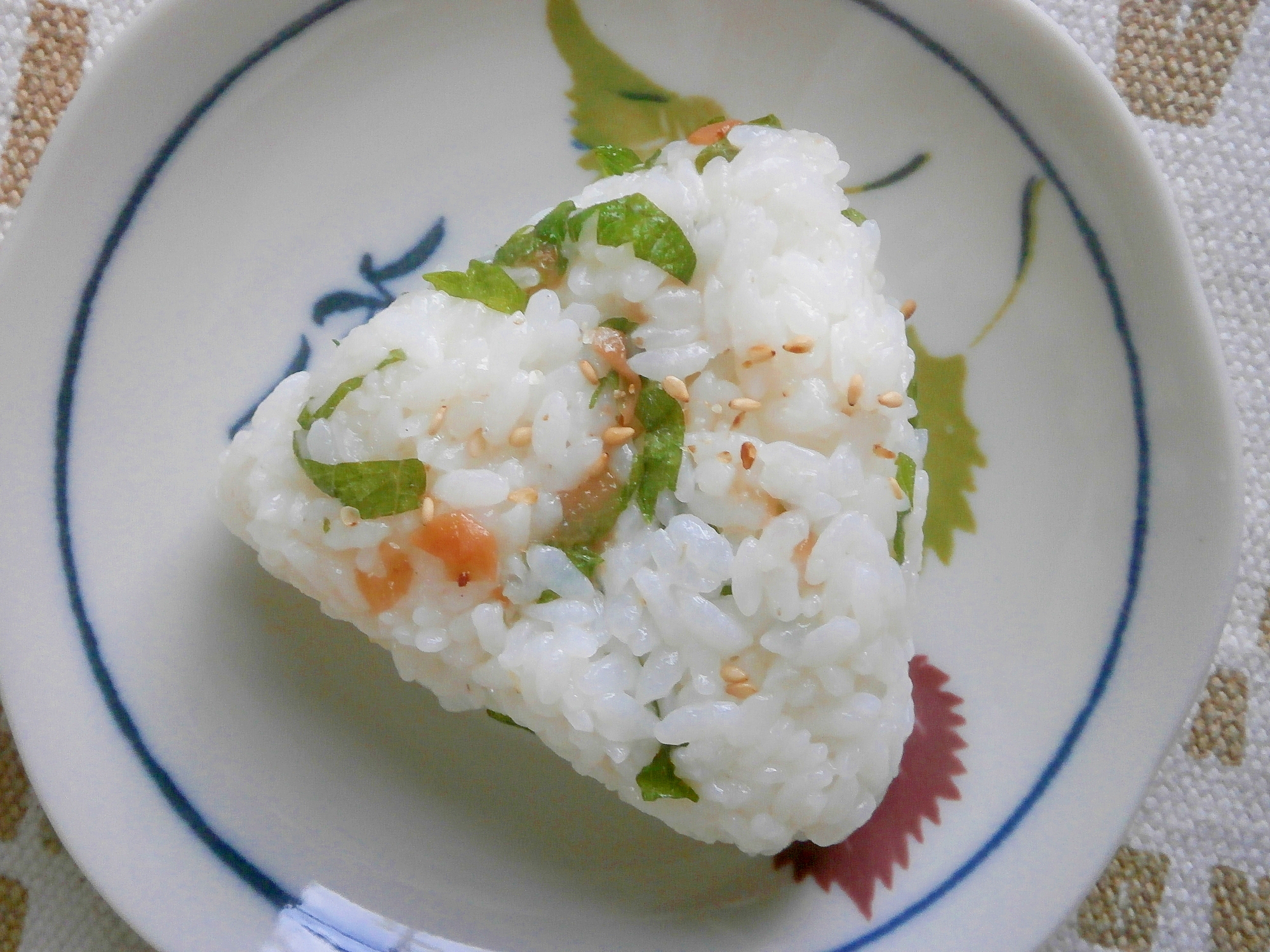 キヌアごはんで！大葉・梅のおにぎり