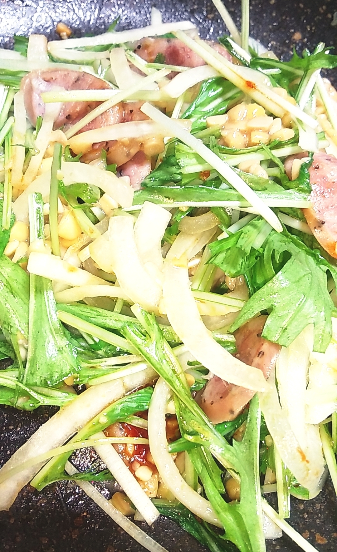 ウインナー　玉葱　水菜　納豆の炒め物