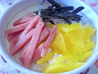 酢飯で！　「ボロニアソーセージ入り三色丼」　　♪♪