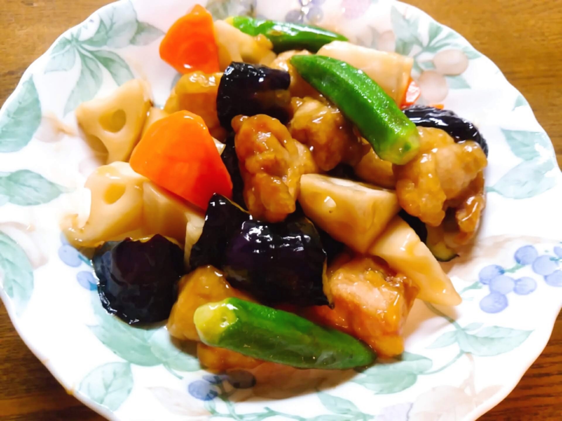 茄子と鶏肉とレンコンの黒酢炒め