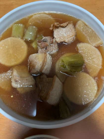 鍋でじっくり煮込んだ豚角煮