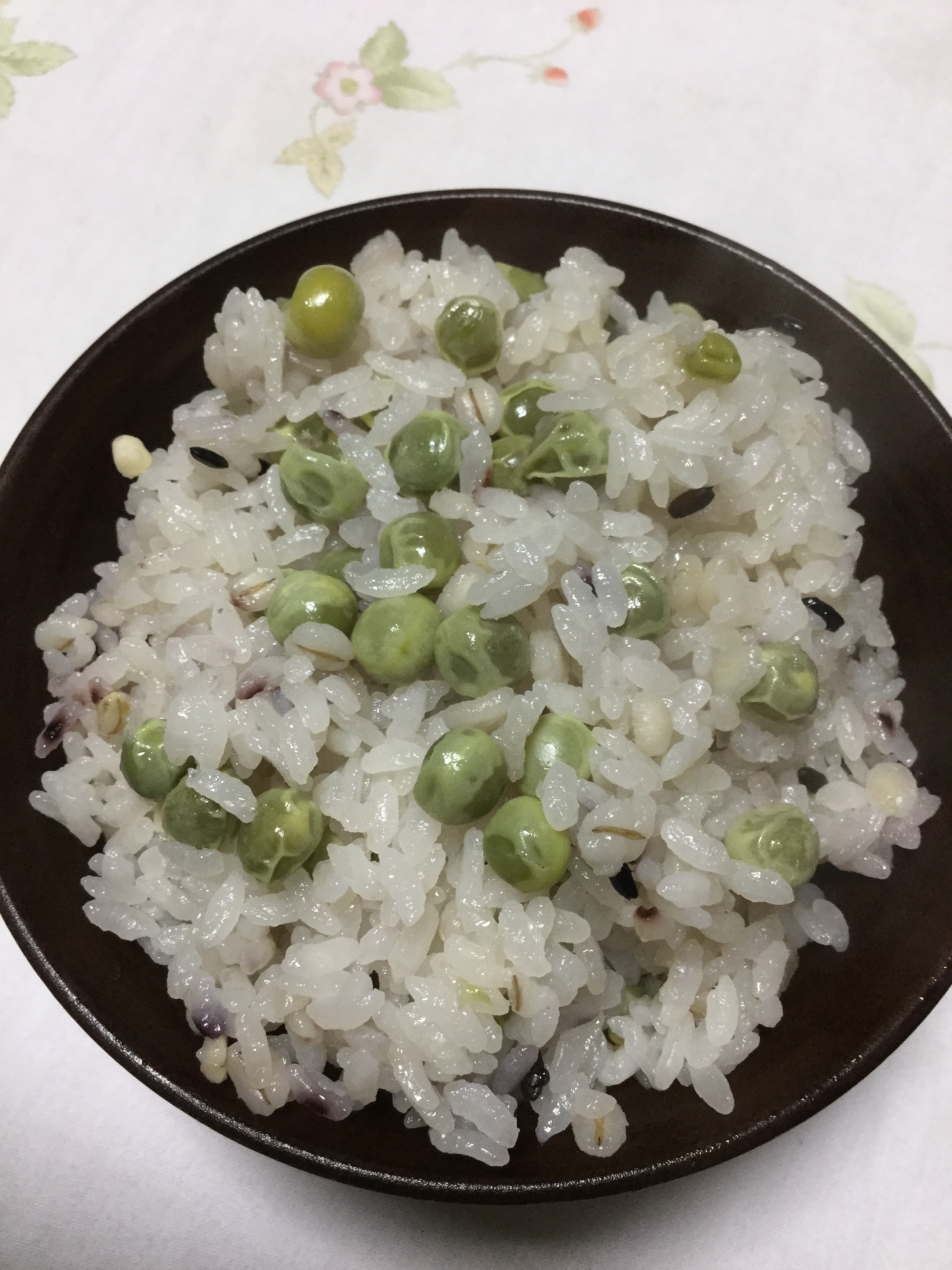 塩と昆布だしで豆ご飯