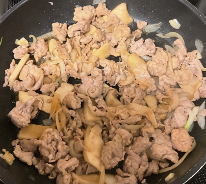 豚肉とエリンギのガーリックバター醤油炒めꕤ୭*