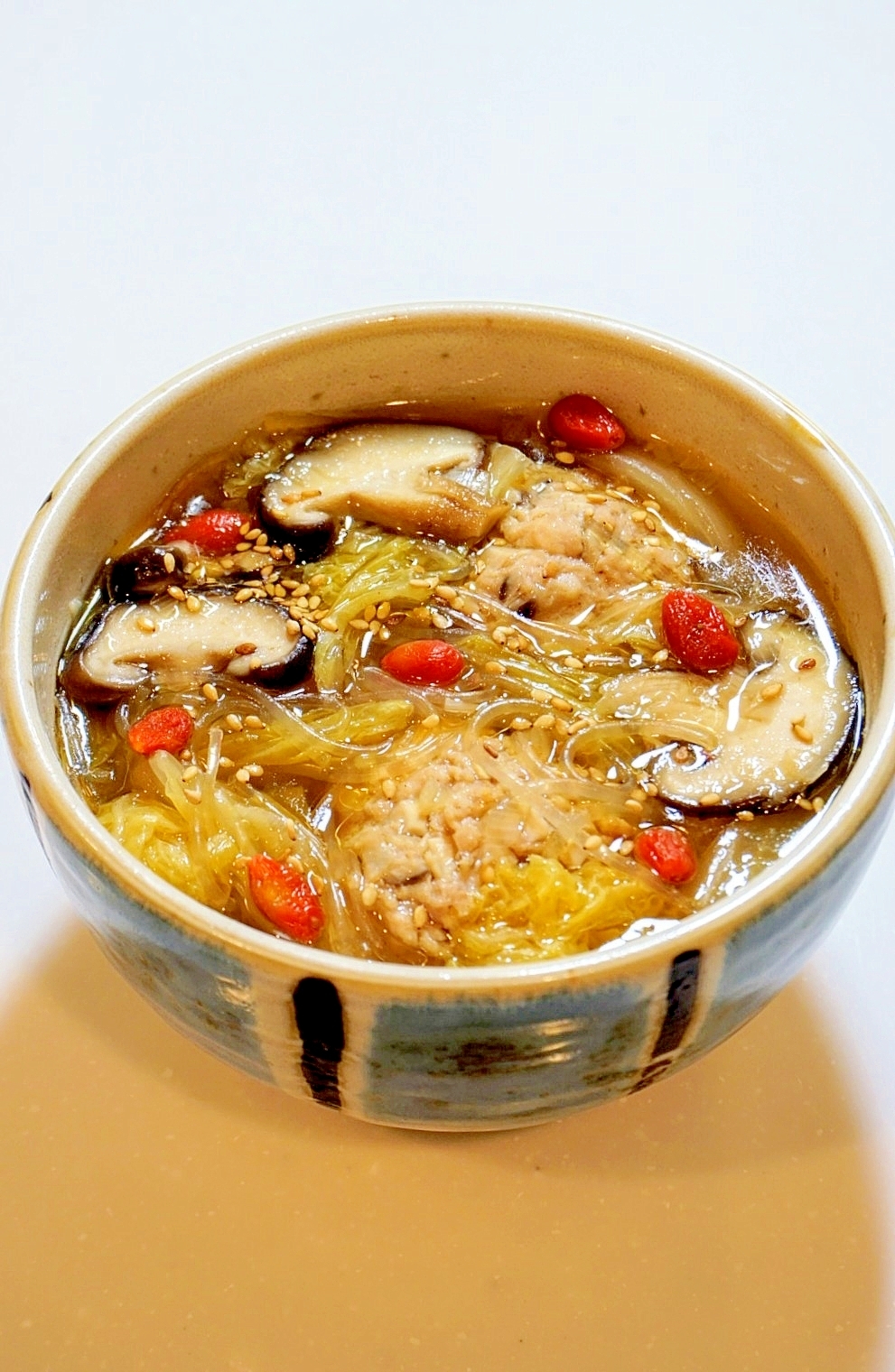 食べ応え充分！鶏肉団子と白菜の中華スープ