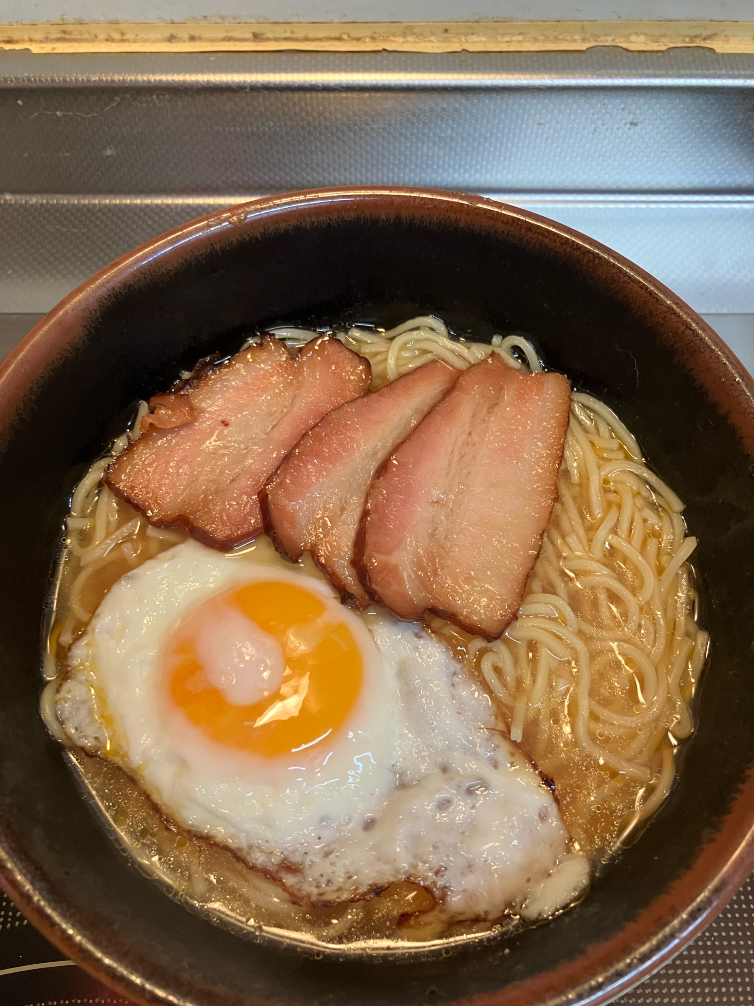 簡単♪炙りチャーシューと半熟卵の味噌ラーメン^_^