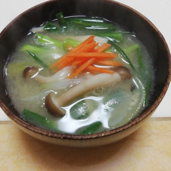 しいたけだし De しめじと葉玉ねぎの麦味噌汁 レシピ 作り方 By イク9110 楽天レシピ しいたけだし De しめじと葉玉ねぎの麦味噌汁 レシピ 作り方 By イク9110 楽天レシピ