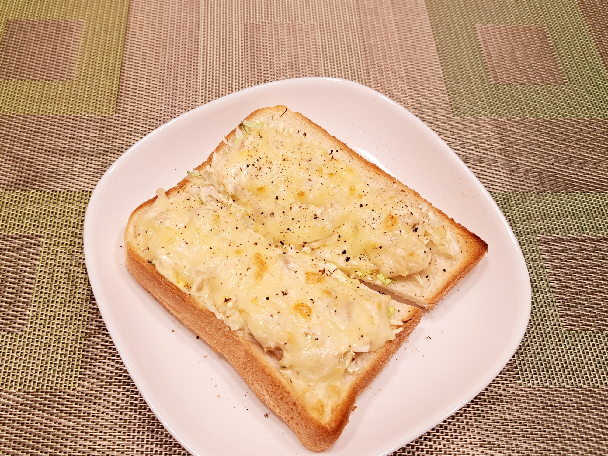 簡単朝食！春キャベツとツナマヨのチーズトースト