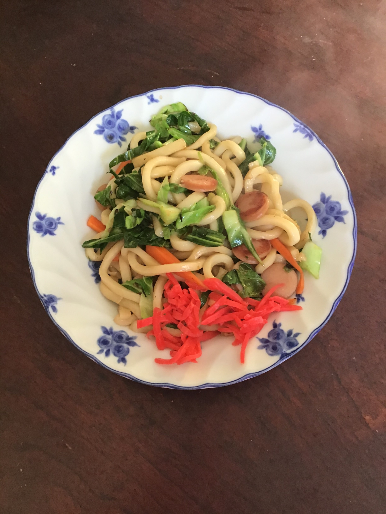 ちりめんキャベツとフランクフルトの焼きうどん。