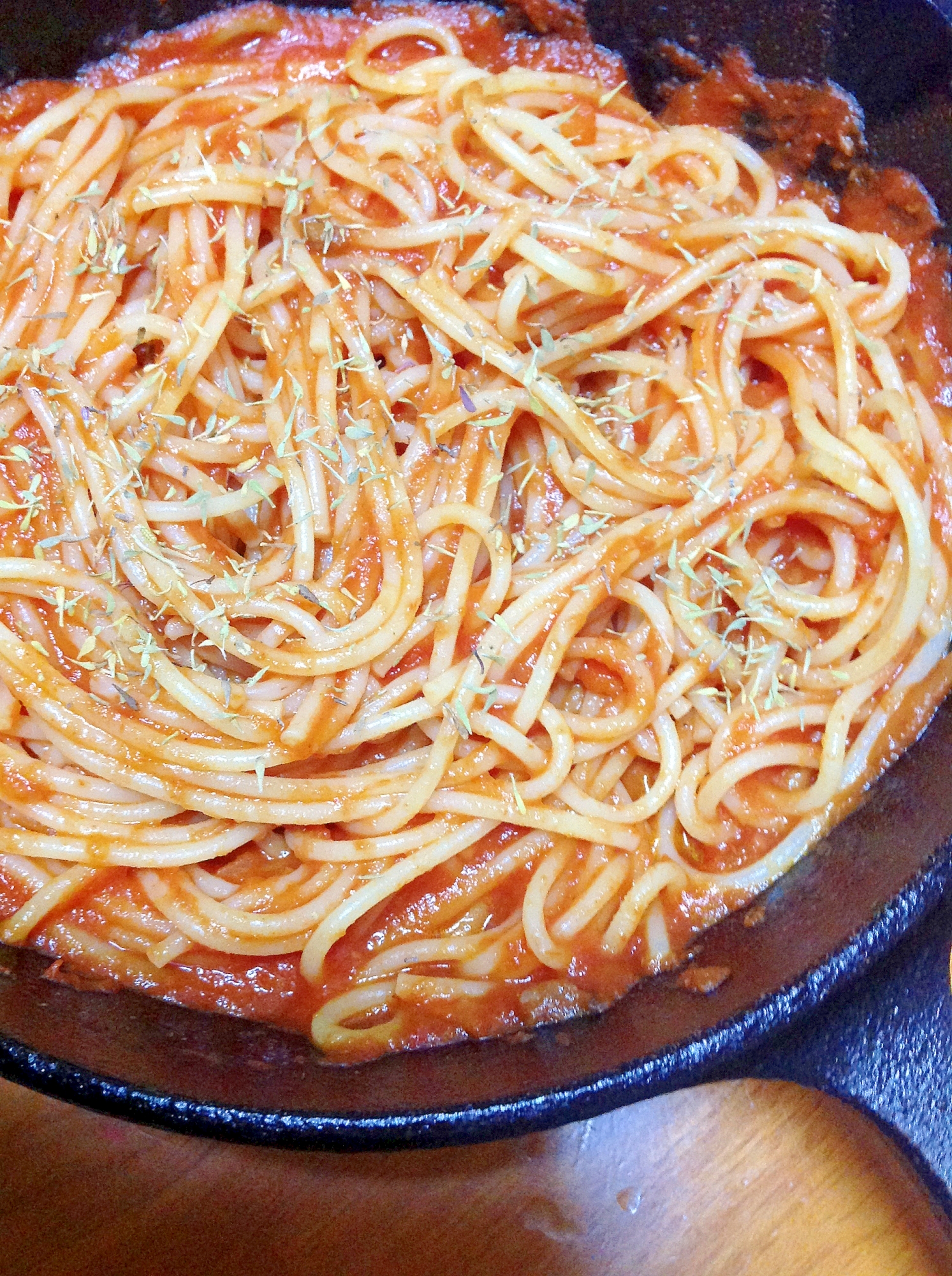 タイムとトマトパスタソースのスパゲティ