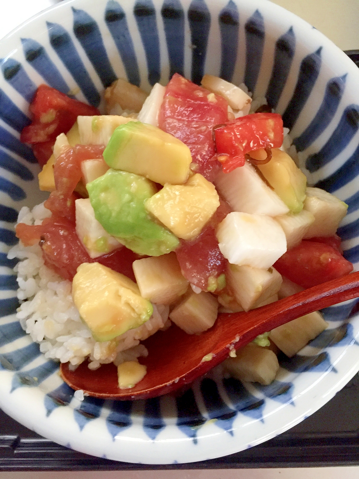 酢醤油でサッパリ ポキ丼