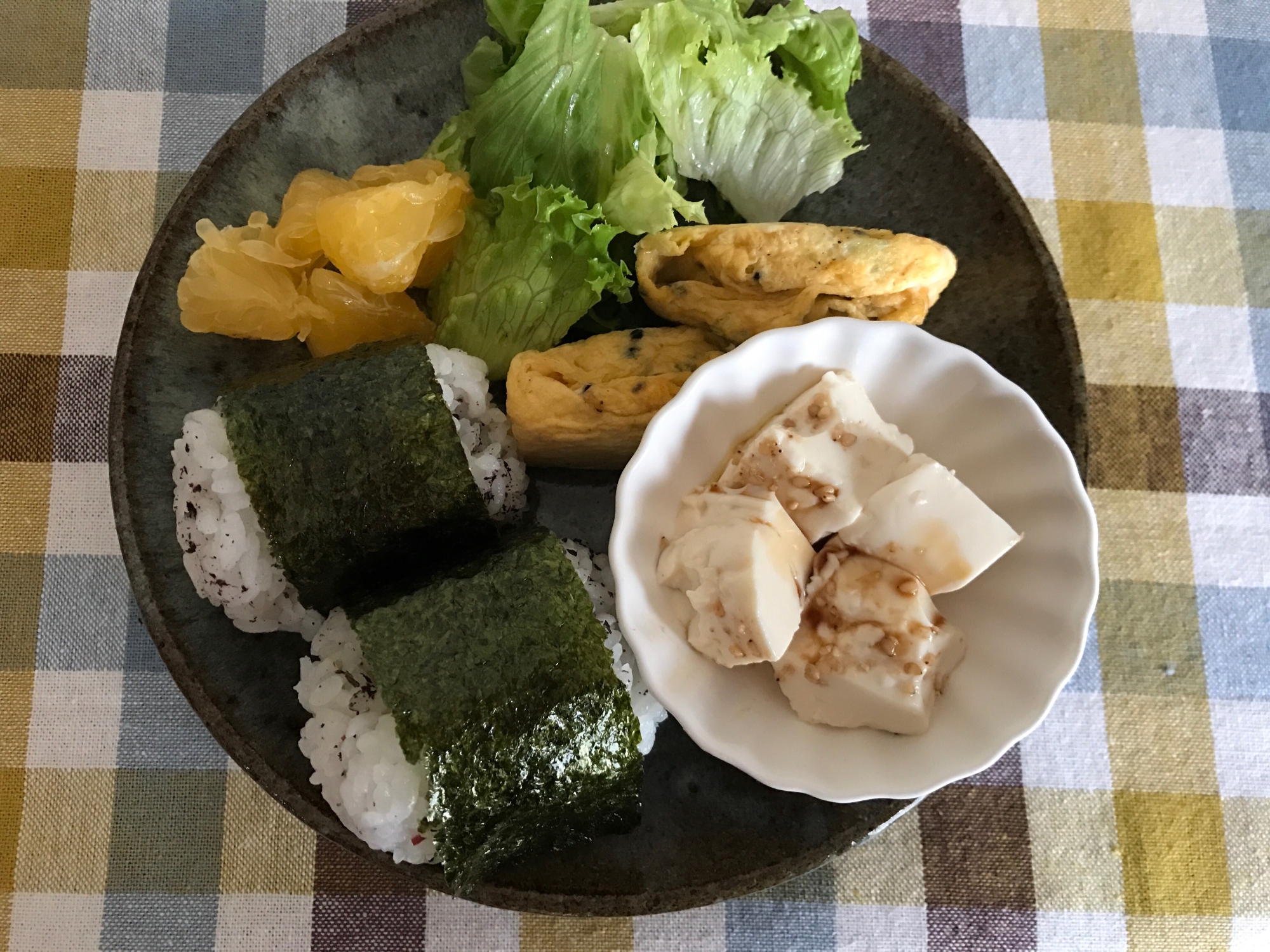 ゆかりおむすびの朝ごはんプレート