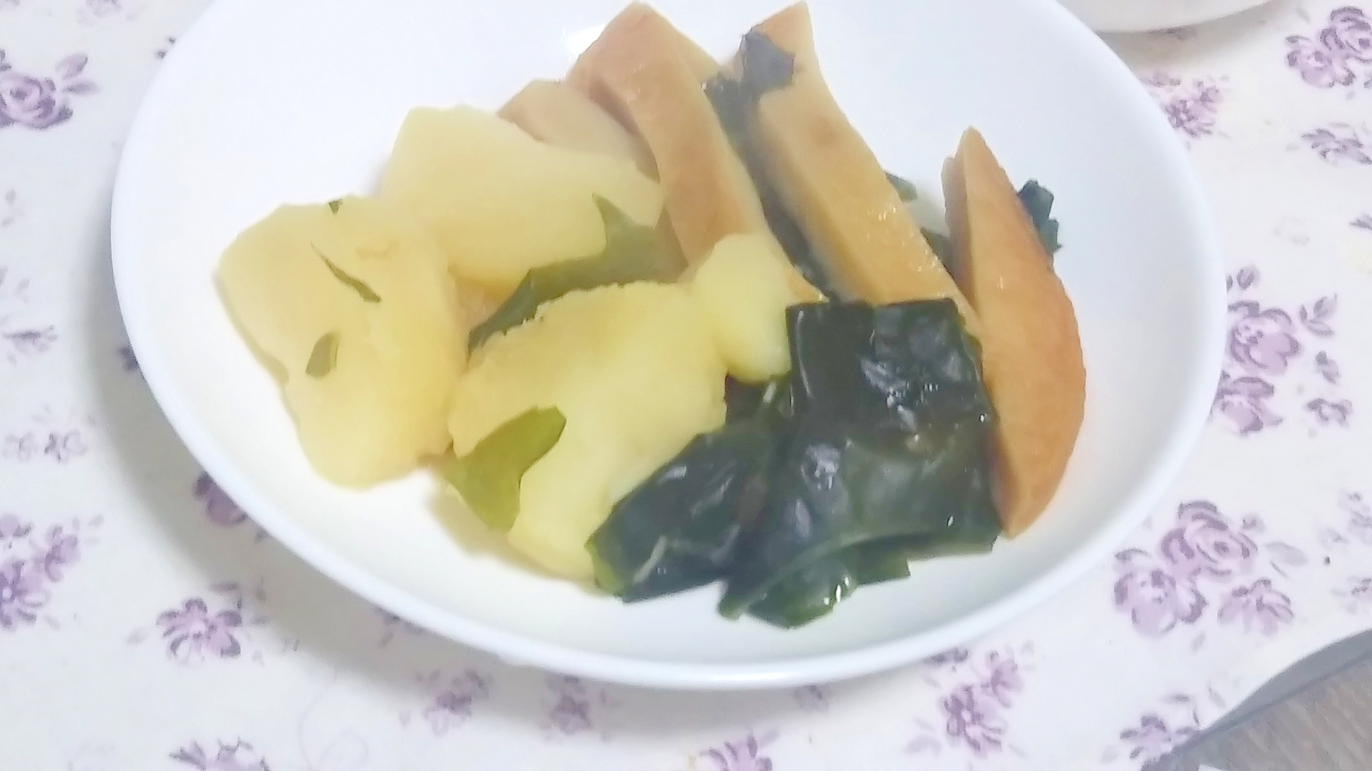 簡単作りおき！じゃがいもワカメさつま揚げの煮物