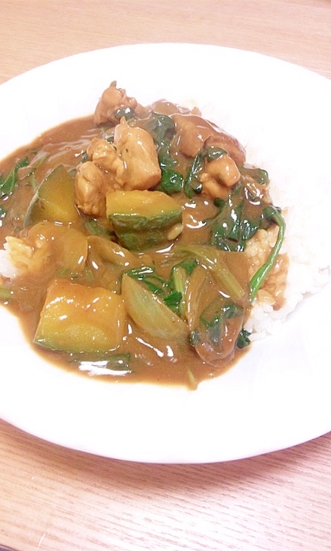 緑の野菜たっぷりカレー