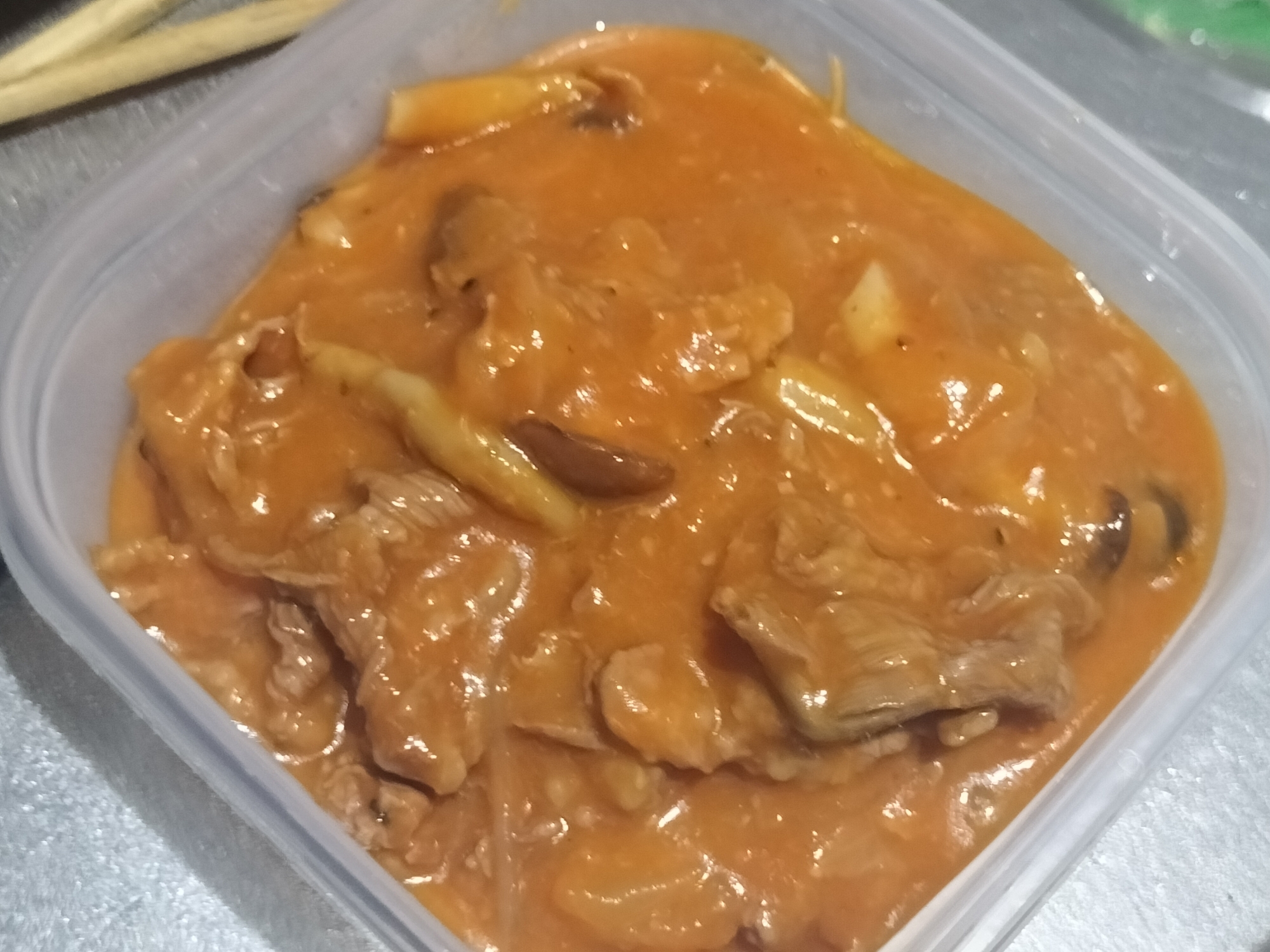 炊飯器で簡単作り置き♪牛切り落とし野菜ジュース煮込
