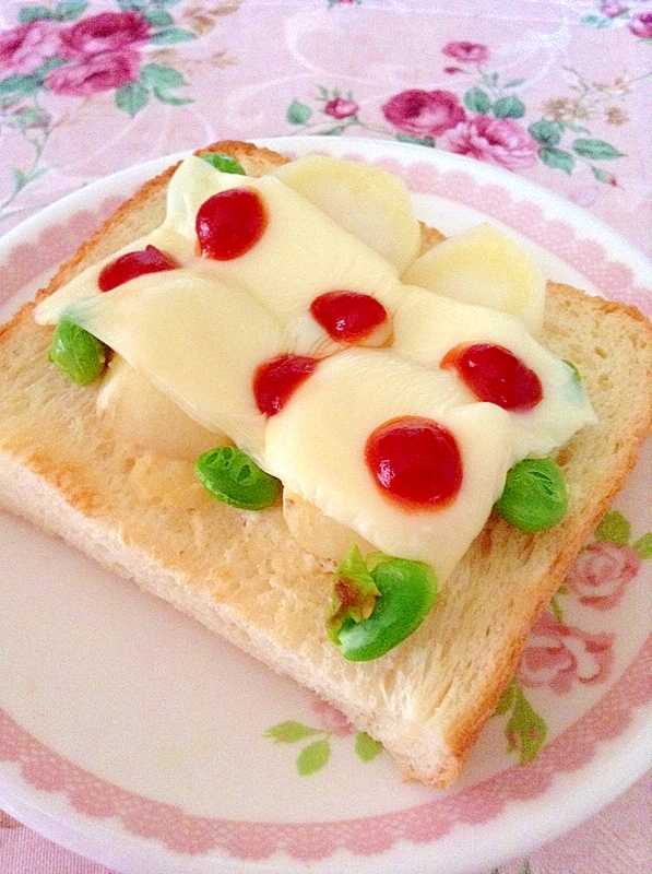 じゃが芋と枝豆のトースト♡