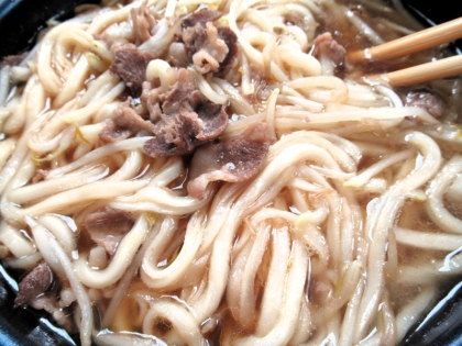 牛肉ともやしで！つゆまで飲み干したい肉うどん
