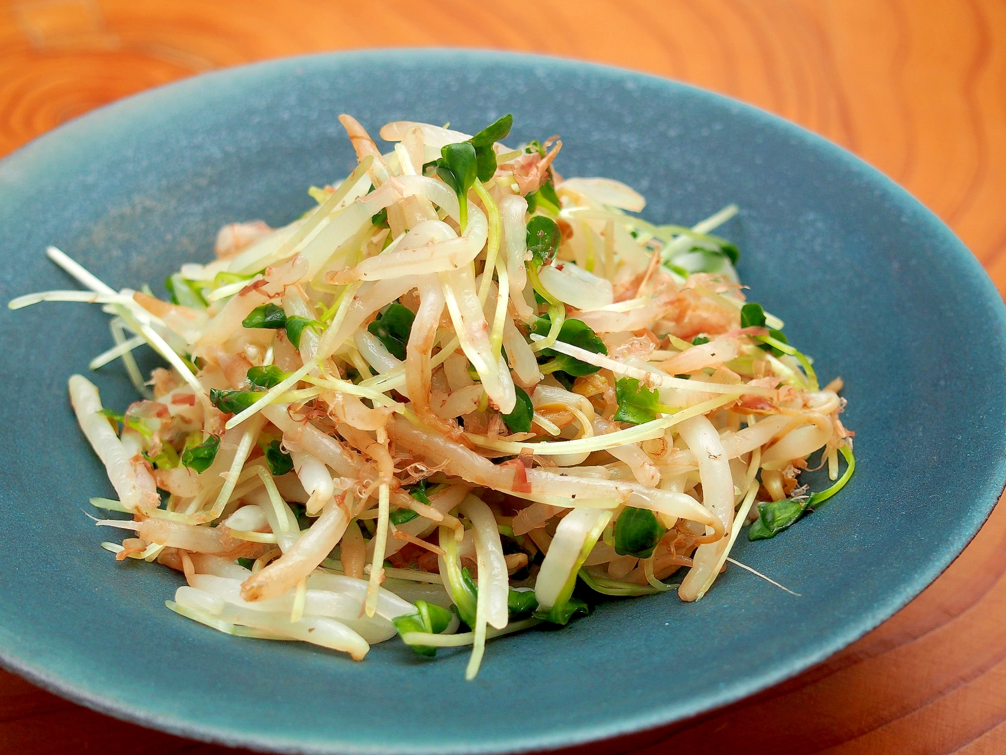 簡単節約！もやしと貝割れの昆布茶和え