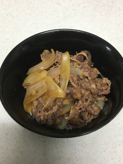 安い肉でも軟らかく、しっかり味がしみてる牛丼