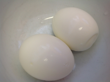 つるんと綺麗に美味しい半熟ゆで卵になりました(o^^o)