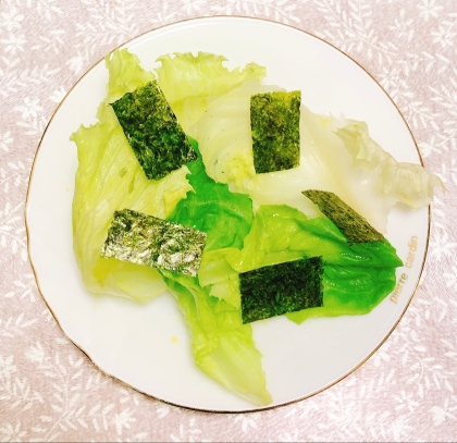 Guuママちゃん♪普通のレタスとサラダ菜で作りましたꕀ✧˖°海苔を綺麗に切りました笑
簡単にできて美味しいですネ♪