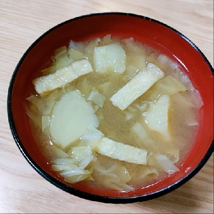 キャベツとじゃがいもの味噌汁