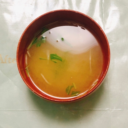 水菜と油揚げの味噌汁（昆布だし・塩麹入り）