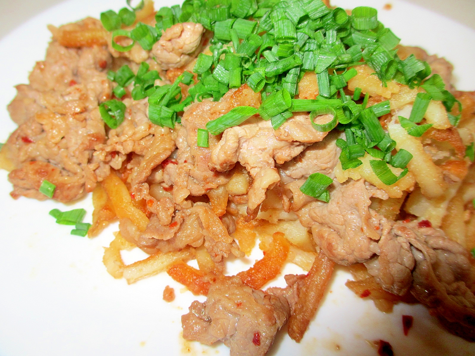 冷凍ポテトと牛肉のたれ炒め