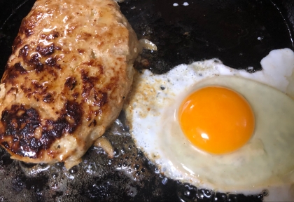 お豆腐入りで柔らかく仕上がりました！目玉焼きと合わせました♪